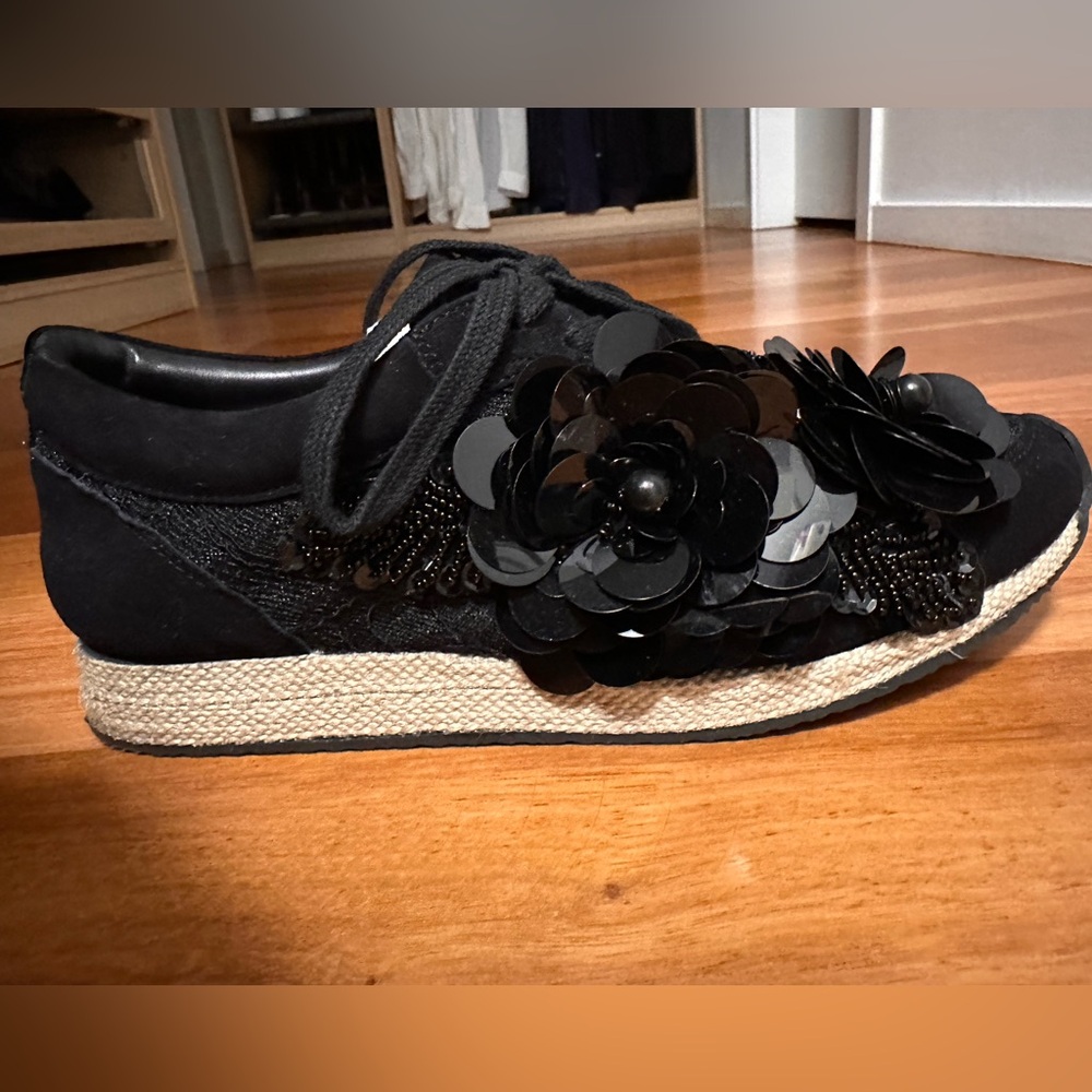 London Brand Authentic designer Deirdre lace beautiful shoes worn twice
